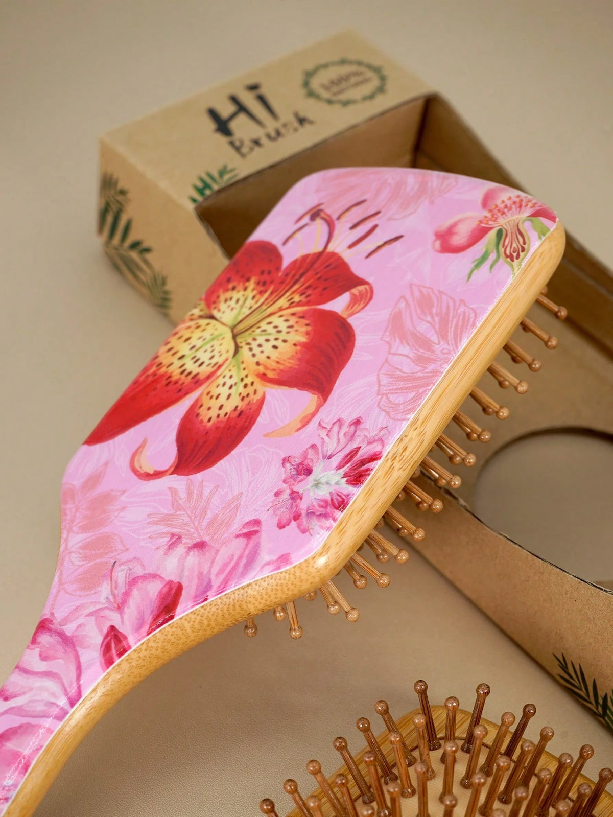 1 Pc Personalised Lily Flower Large Square Air Cushion Comb With Box, Bamboo Paddle Hair Brush With Handle, Natural Bamboo Comb Paddle Detangling Hairbrush, Suit For Women Men And Kids, Portable Detan
