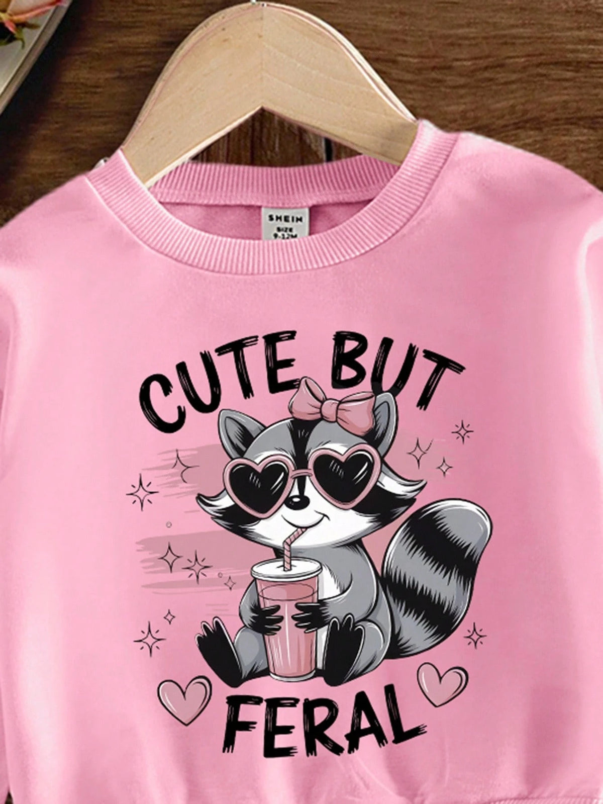 1 Set Baby Girls Cute Graphic Raccoon & Bow Heart "CUTE BUT " Letter Print Crew Neck Sweatshirt And Sweatpants Set,Light Pink,Autumn,Work,Casual