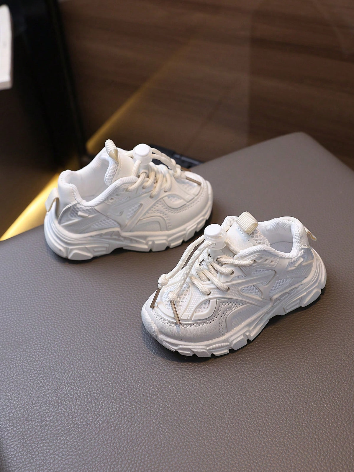 1pair Girls Soft Bottom Solid Color Mesh Fabric Sneakers, Button Decor, Breathable, Anti-Slip, Fashionable Baby Shoes For Spring Autumn