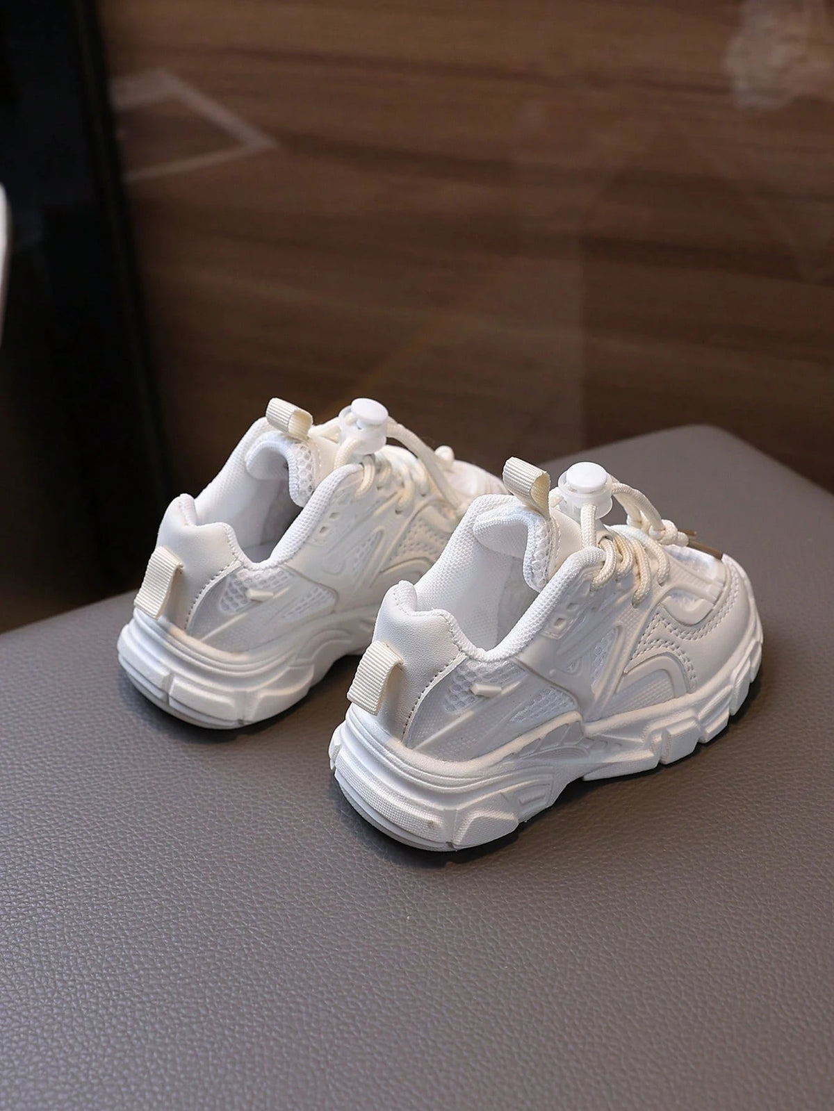 1pair Girls Soft Bottom Solid Color Mesh Fabric Sneakers, Button Decor, Breathable, Anti-Slip, Fashionable Baby Shoes For Spring Autumn