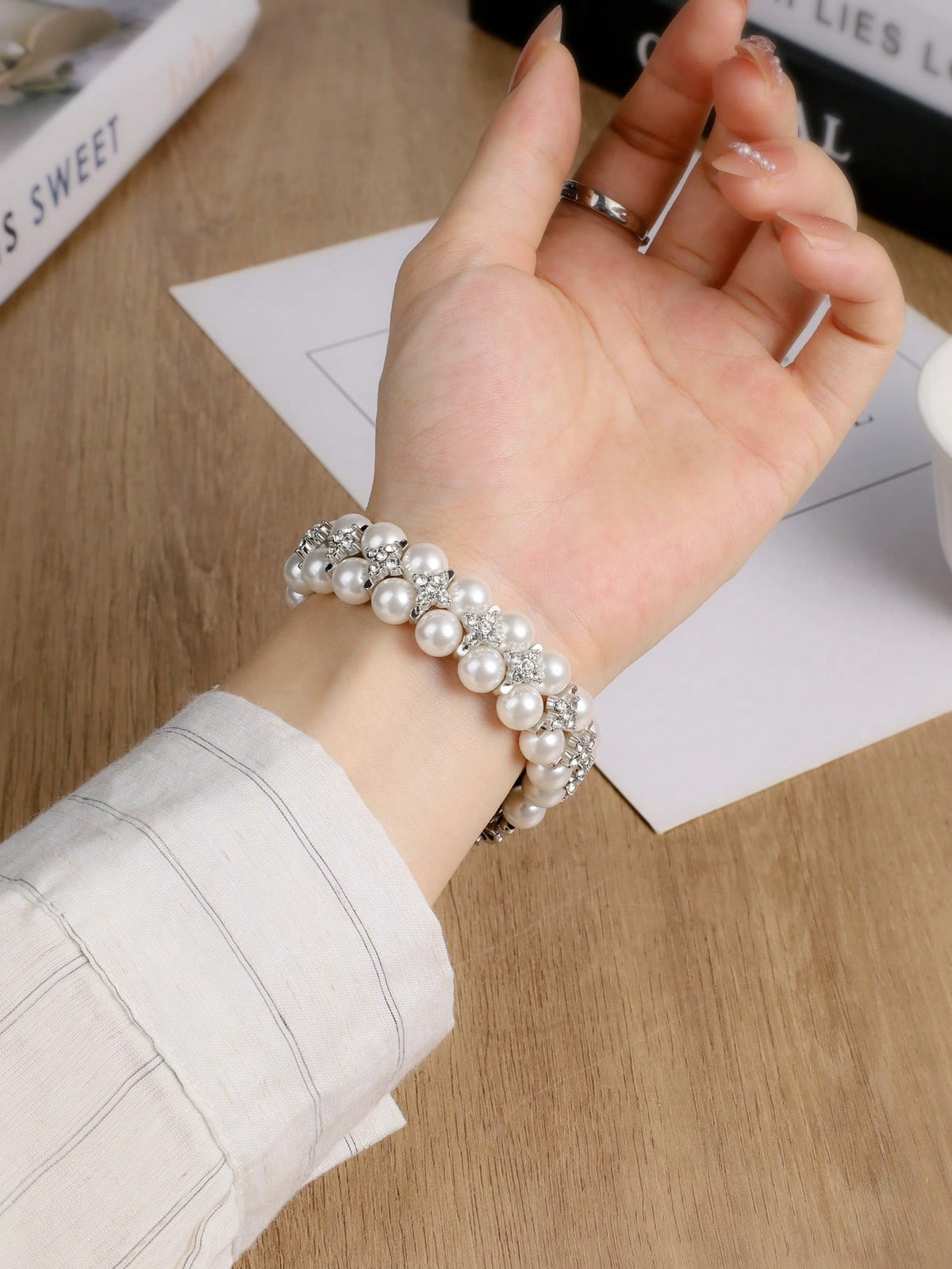 1pc Beaded Jewelry Double Row Pearl Inlaid Cubic Zirconia Compatible With Apple Watch 38/40/41/42/44/45/46/49/S10-42mm Women's Elastic Stretch Band- Simple Elegant Fashionable Bright Pearl Design- C