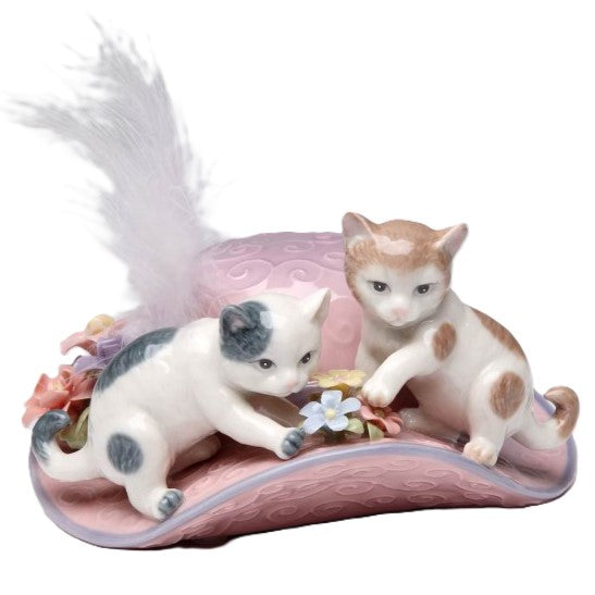 "Sale" Fine Porcelain Music Box - Playmates Cats Musical Figurine 80099