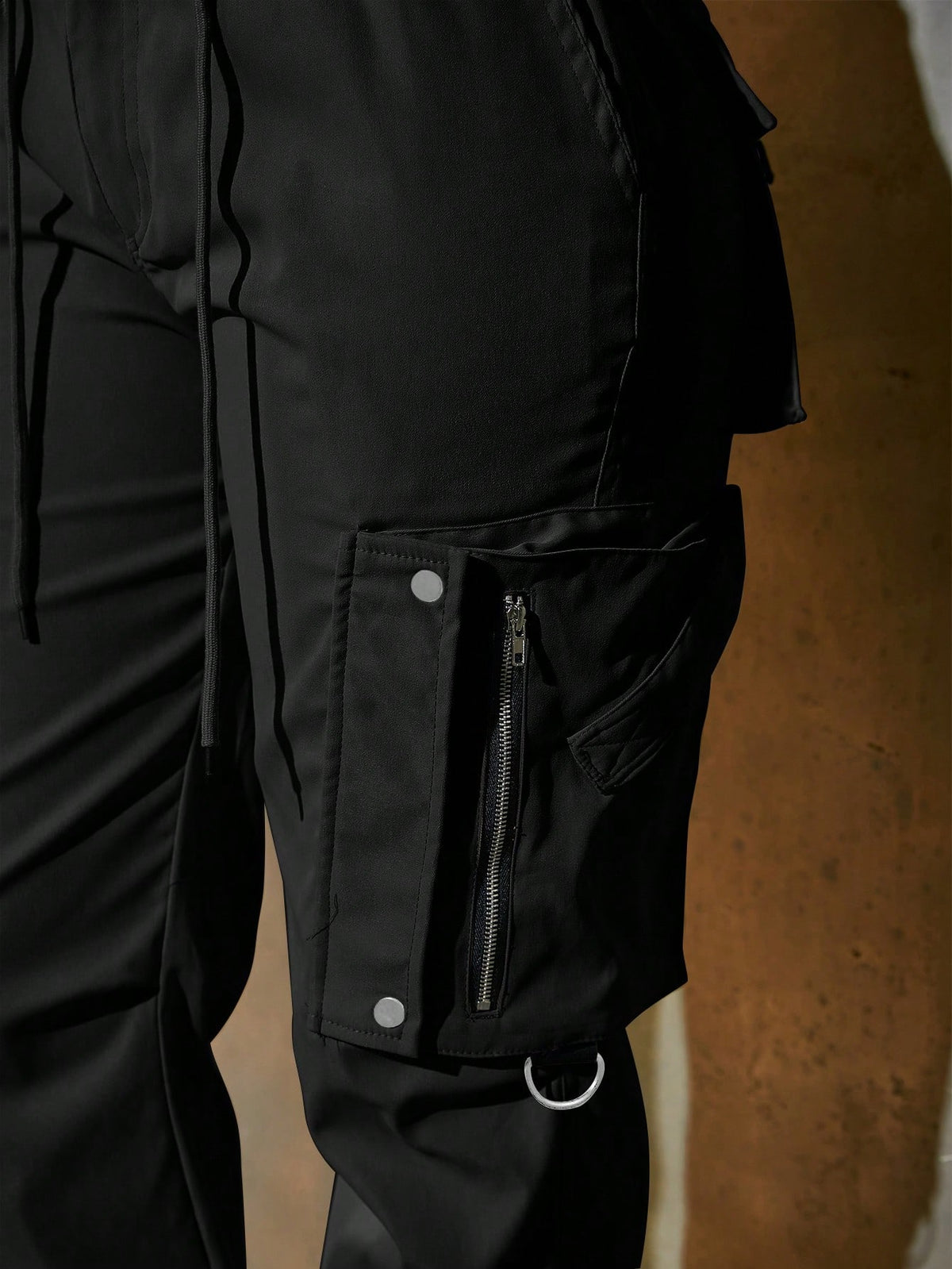 Women's Y2K Style Elastic Waist Drawstring Cargo Pants With Flap Pockets, Zipper Details, Metal Buttons, And Side Slits Casual Black Spring