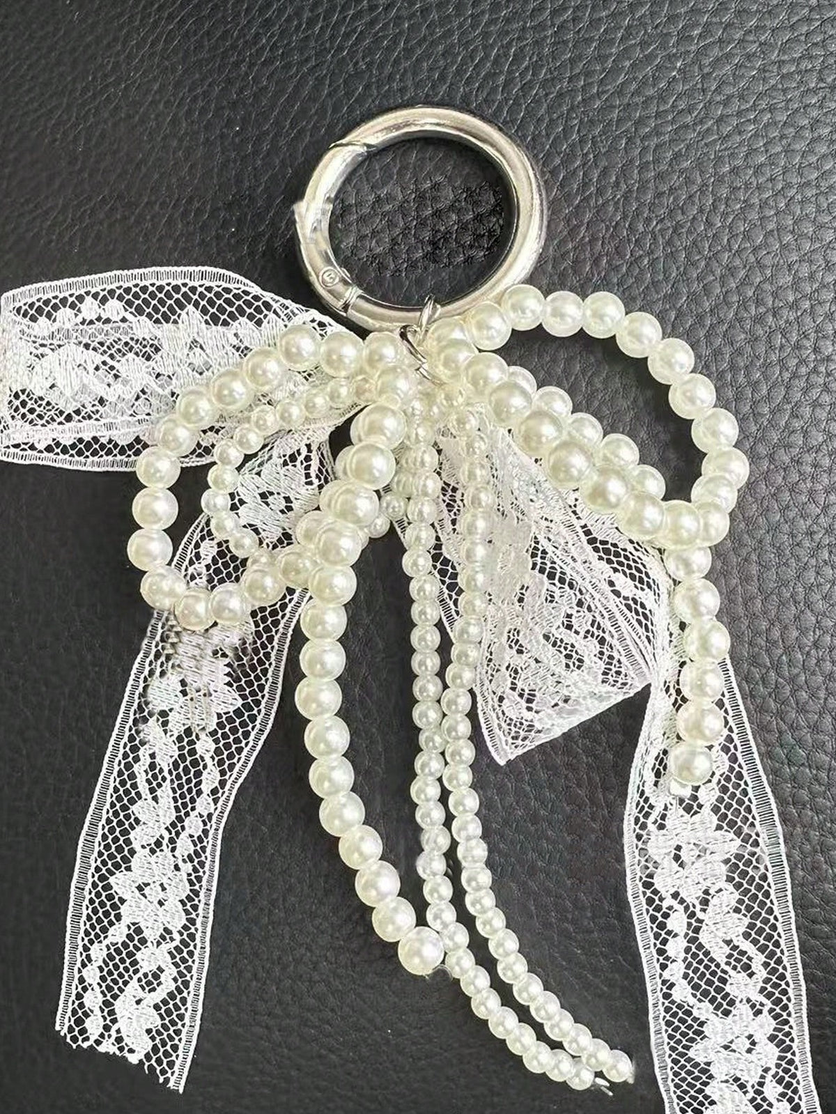 Y2K Cute Minimalist Fashion Beaded Pearl Bow, Bow Ribbon, Multi-Functional DIY Keychain/Bag Charm Set, Suitable For Couples, Women, Girls And Best Friends For Daily Wear. An Ideal Gift For Holidays.